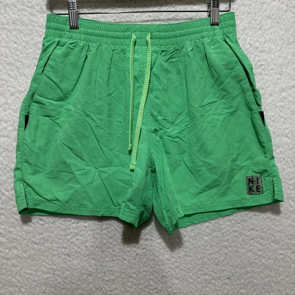 NIKE Swim Shorts Trunks Men's Size M Green Brief-Lined Drawstring Pockets‎ Logo